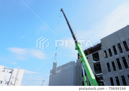 Lifting concrete materials at construction sites and cranes Lifting concrete materials at construction sites and cranes 70699166