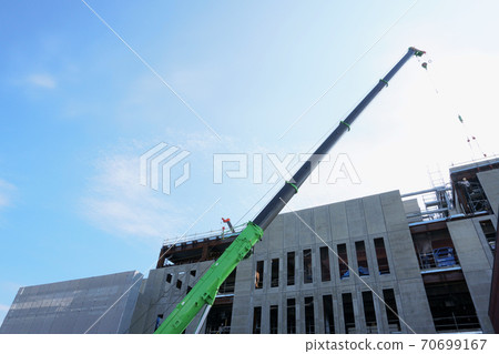 Lifting concrete materials at construction sites and cranes Lifting concrete materials at construction sites and cranes 70699167