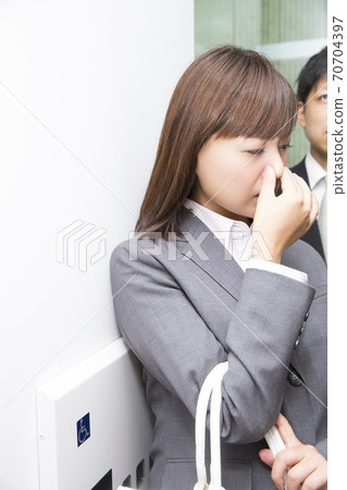 OL picking the nose 70704397