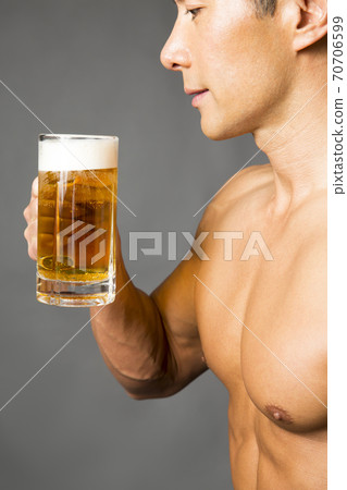 啤酒和男子氣概的人 70706599