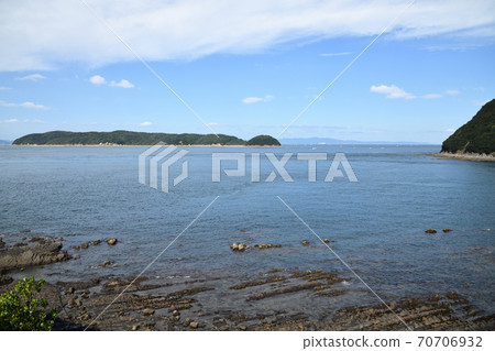 從三山灣眺望中瀨瀨戶之間的友島和吉島 70706932