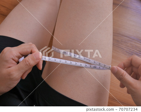 Measure your thighs Measure your thighs 70707234