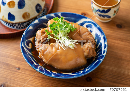 Tebichi (simmered pork leg) 70707961