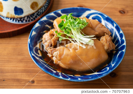 Tebichi (simmered pork leg) 70707963