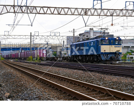 早上貨運列車 早上貨運列車 70710788
