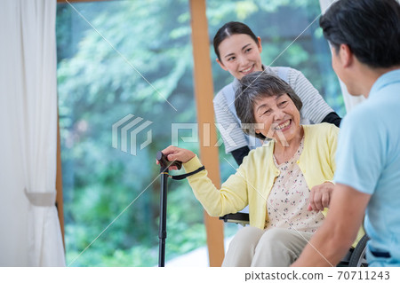Elderly Housing with Senior Image Middle Men Special Nursing Home for the Elderly 70711243