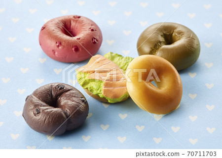 Finely crafted miniature foods --- bagels, sandwiches and bagels 70711703