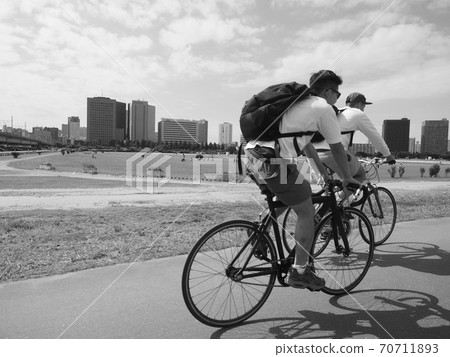 Run comfortably on the riverbed Run comfortably on the riverbed 70711893