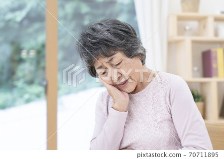 Senior woman with a toothache 70711895