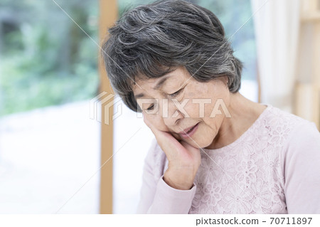 Senior woman with a toothache Senior woman with a toothache 70711897