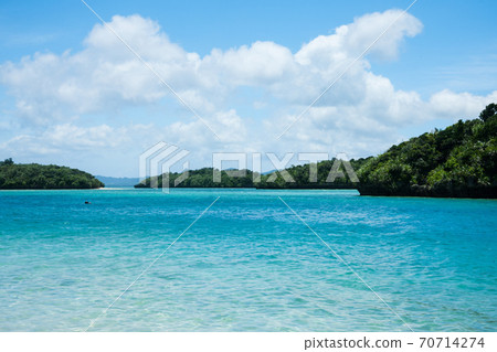 Kabira Bay, Ishigaki Island, Okinawa Prefecture Kabira Bay, Ishigaki Island, Okinawa Prefecture 70714274