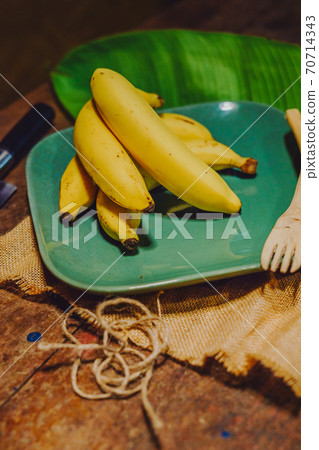 bananas bananas 70714343