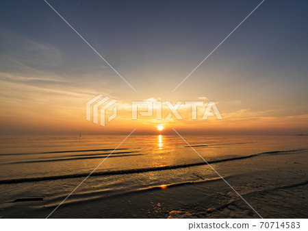 Arao Tidal Flat in Arao City, Kumamoto Prefecture Arao Tidal Flat in Arao City, Kumamoto Prefecture 70714583