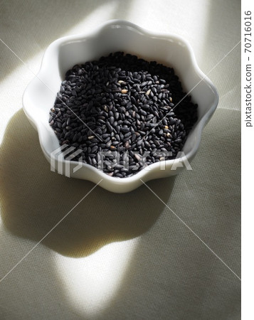 新鮮有機黑芝麻 70716016