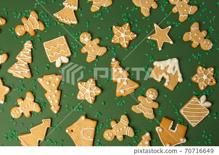Winter Holiday pattern - set of gingerbread on ltraditional green background - man in mask, house, xmas tree, stars, Happy New Year 2021, Merry Christmas background, trendy concept, banner 70716649