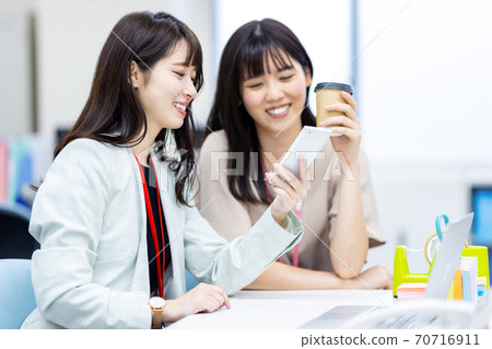 Women's smartphones are fun Women's smartphones are fun 70716911