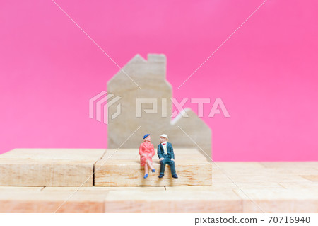 Miniature people Couple with house on pink background , Miniature people Couple with house on pink background , 70716940