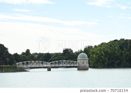 Intake tower of dam lake (horizontal) 70718154