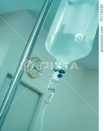 new saline bottle hanging in patient's room 70718286