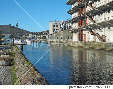 Otaru Kita Canal and the former Hokkai Can Warehouse Co., Ltd., a historic building Otaru Kita Canal and the former Hokkai Can Warehouse Co., Ltd., a historic building 70720113