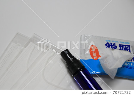 Essentials for the coming season Essentials for the coming season 70721722