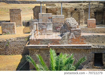 Ruins of the ancient Italian city of Pompeii 70722279