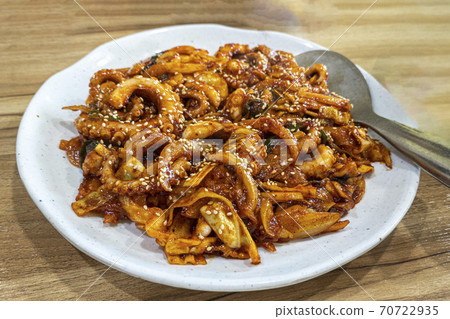 Stir-fried octopus 70722935