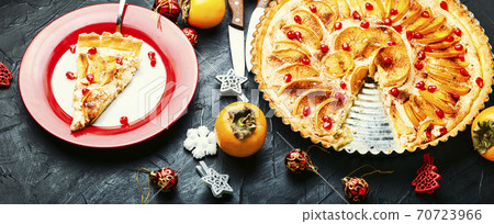 Traditional christmas cake 70723966