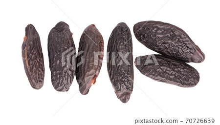 Tonka beans isolated on white background. Bean of Dipteryx odorata, cumaru or kumaru. Fresh aroma tonka beans. Close-up. Top view. 70726639