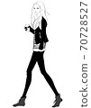 走著咖啡的女人 70728527