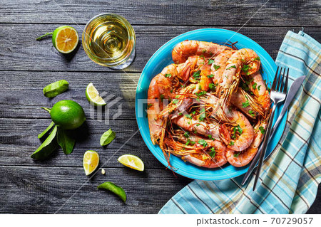 Garlic butter jumbo shrimps with lime and parsley Garlic butter jumbo shrimps with lime and parsley 70729057