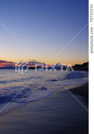 A view of Enoshima and Mt. Fuji in the evening from Inamuragasaki (Kamakura City, Kanagawa Prefecture) A view of Enoshima and Mt. Fuji in the evening from Inamuragasaki (Kamakura City, Kanagawa Prefecture) 70733550