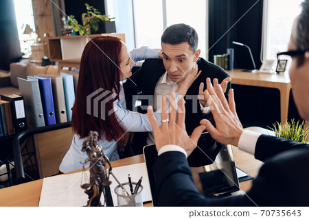 The lawyer asks the girl who strangles man to stop The lawyer asks the girl who strangles man to stop 70735643