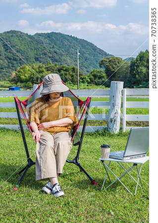 [在草原上工作] 70738365