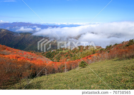 從建山秋天的山頂眺望西島站(德島縣)的景色 從建山秋天的山頂眺望西島站(德島縣)的景色 70738565