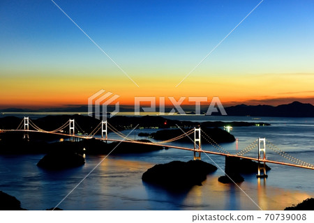 Kurushima海峽大橋的夜視圖 Kurushima海峽大橋的夜視圖 70739008