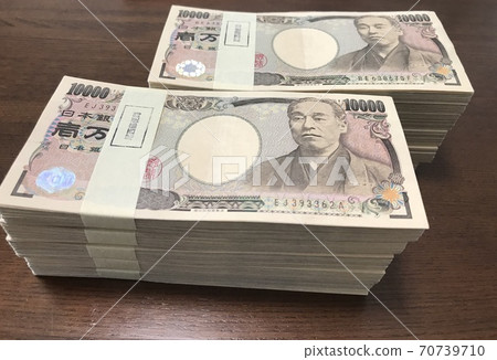 A bundle of bills 70739710