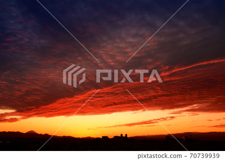 落日的天空 70739939