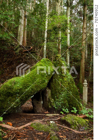 Koyasan-cho stone road Kasaya stone and 55-cho stone 70740912