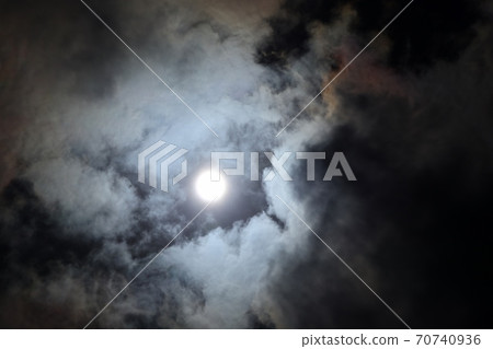 Autumn sky: Black cloud: White cloud: Sunlight: Sun Autumn sky: Black cloud: White cloud: Sunlight: Sun 70740936