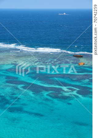 Emerald blue from iguana rock on Irabu Island, Miyakojima Emerald blue from iguana rock on Irabu Island, Miyakojima 70742259