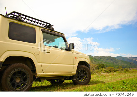 Drive off-road with a four-wheel drive mini vehicle. 70743249