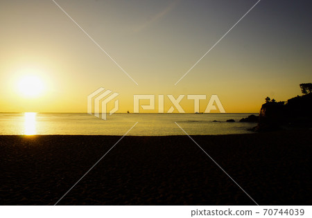 Katsurahama in the morning glow Katsurahama in the morning glow 70744039