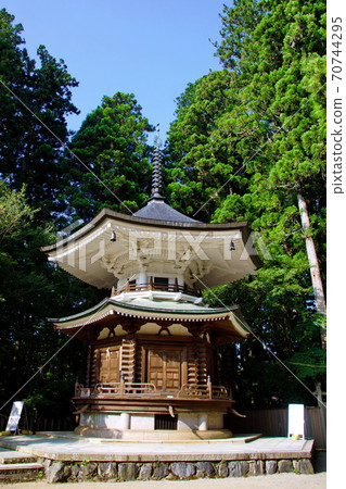 Koyasan Kongobuji Temple Headquarters Rokkaku Kyuzo Danjo Garan (Koya-cho, Ito-gun, Wakayama Prefecture) Koyasan Kongobuji Temple Headquarters Rokkaku Kyuzo Danjo Garan (Koya-cho, Ito-gun, Wakayama Prefecture) 70744295