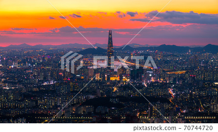 Seoul night view 70744720