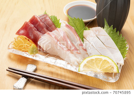 Assorted sashimi 70745895