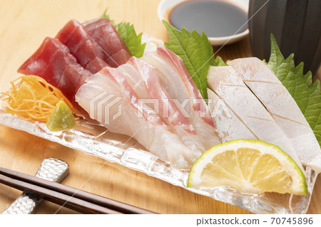 Assorted sashimi 70745896