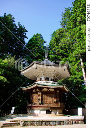 Koyasan Kongobuji Temple Headquarters Rokkaku Kyuzo Danjo Garan (Koya-cho, Ito-gun, Wakayama Prefecture) Koyasan Kongobuji Temple Headquarters Rokkaku Kyuzo Danjo Garan (Koya-cho, Ito-gun, Wakayama Prefecture) 70746288