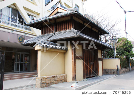 從側面（大阪府茨城市）觀看修復的“茨城城樓” 70746296