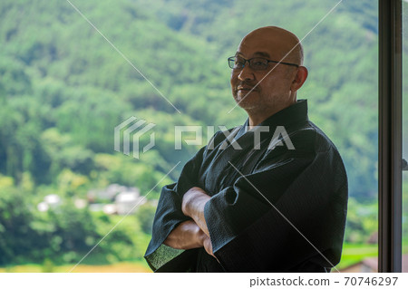 Yukata形象的成熟人 70746297